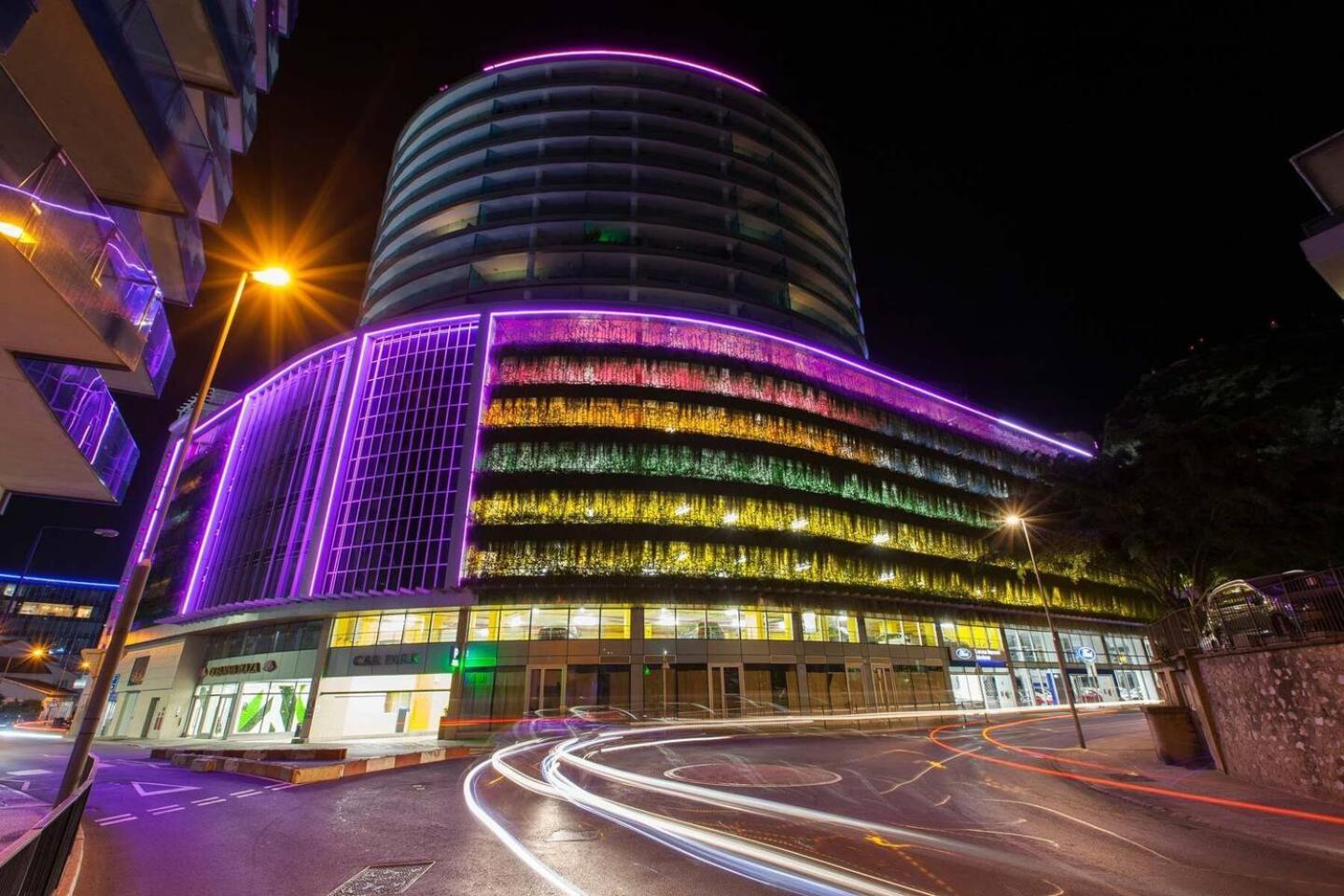 Urban Oasis At Luxurious Ocean Village Gibraltar Buitenkant foto