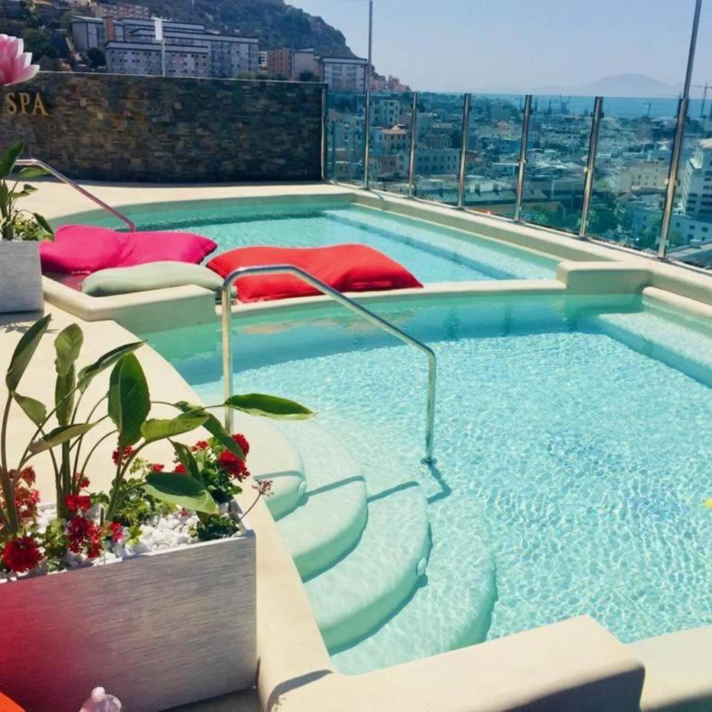 Urban Oasis At Luxurious Ocean Village Gibraltar Buitenkant foto