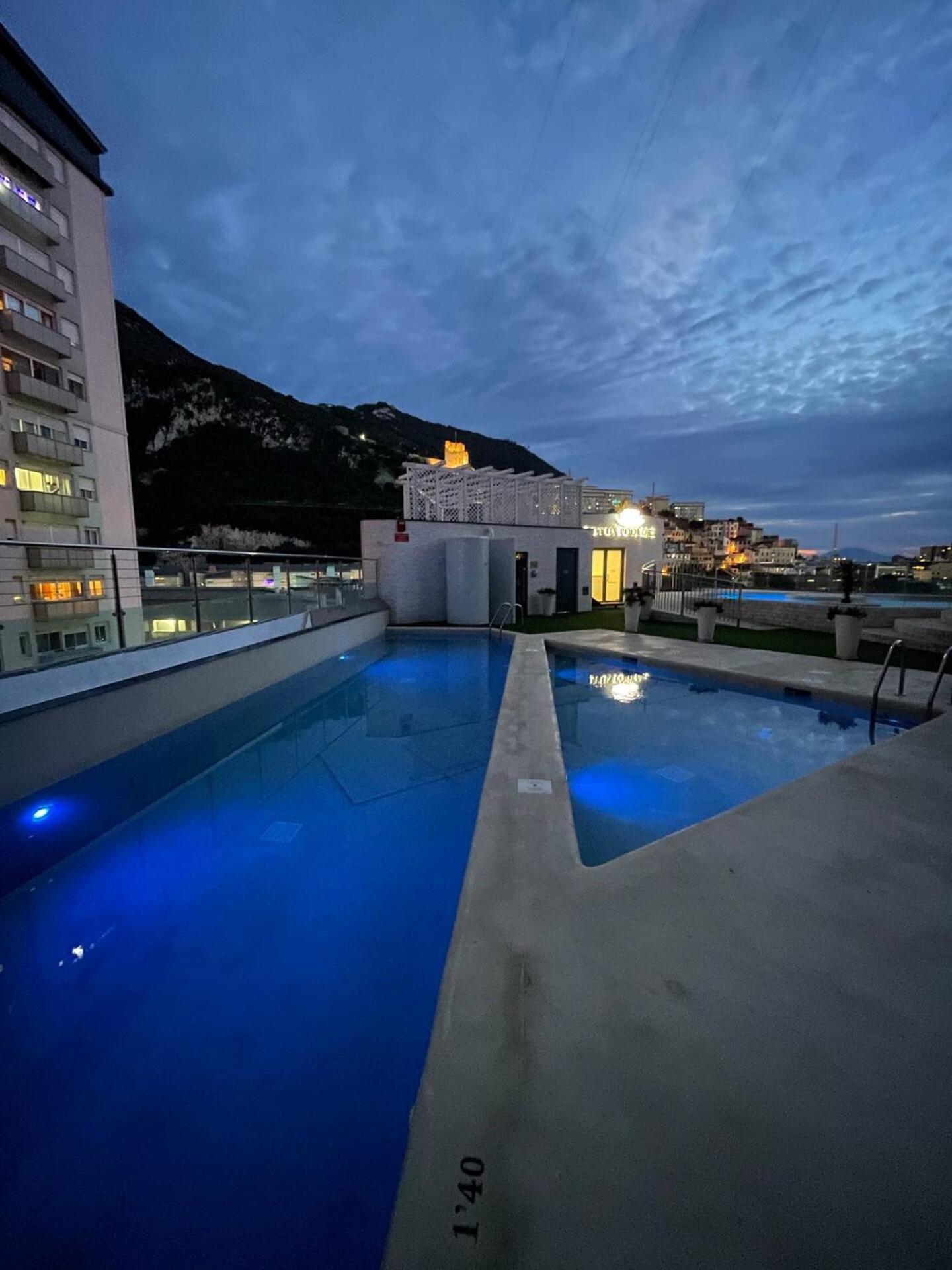 Urban Oasis At Luxurious Ocean Village Gibraltar Buitenkant foto