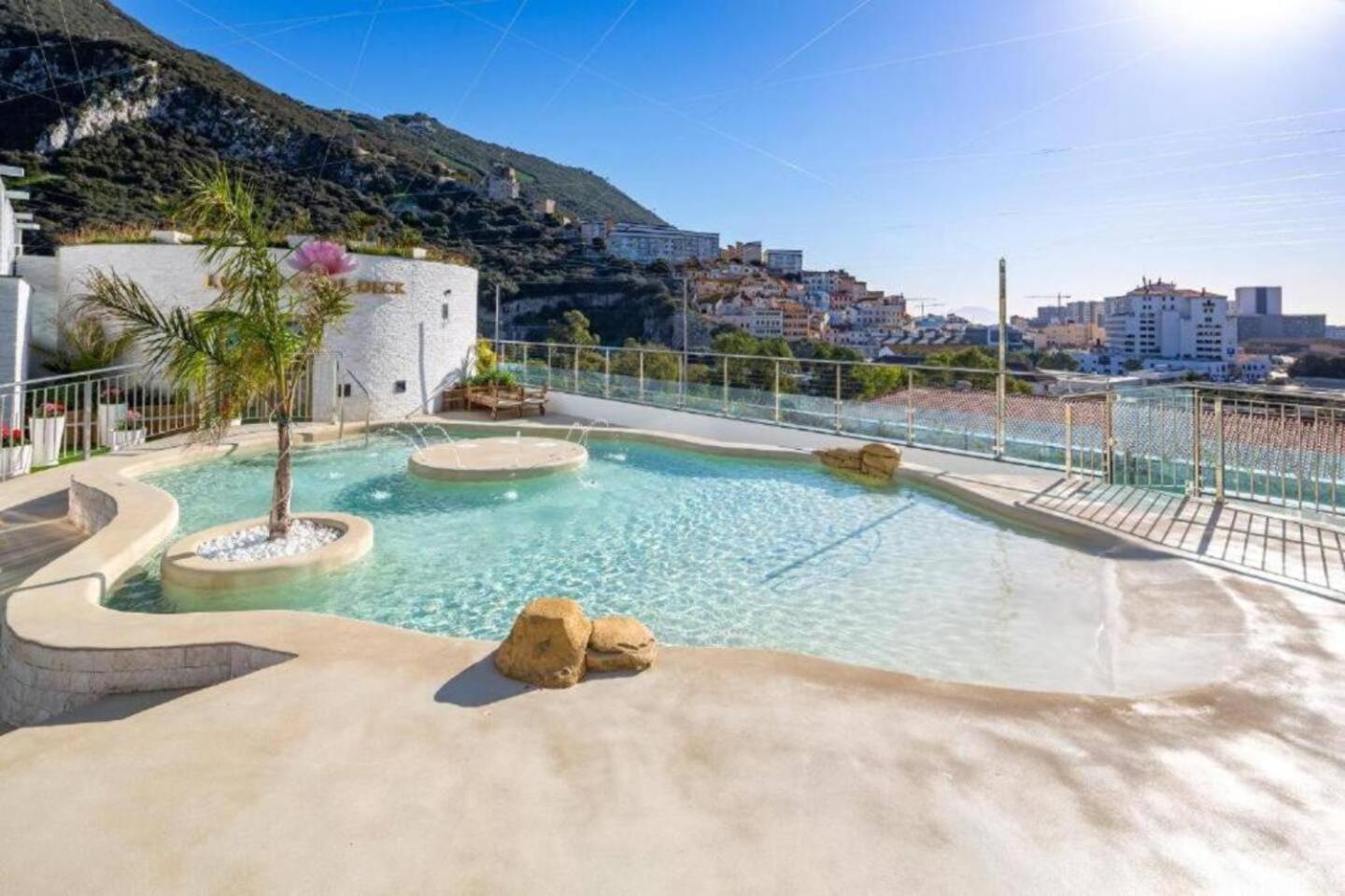Urban Oasis At Luxurious Ocean Village Gibraltar Buitenkant foto