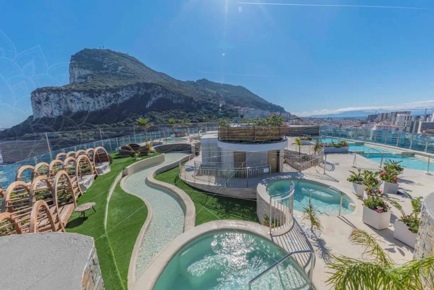 Urban Oasis At Luxurious Ocean Village Gibraltar Buitenkant foto