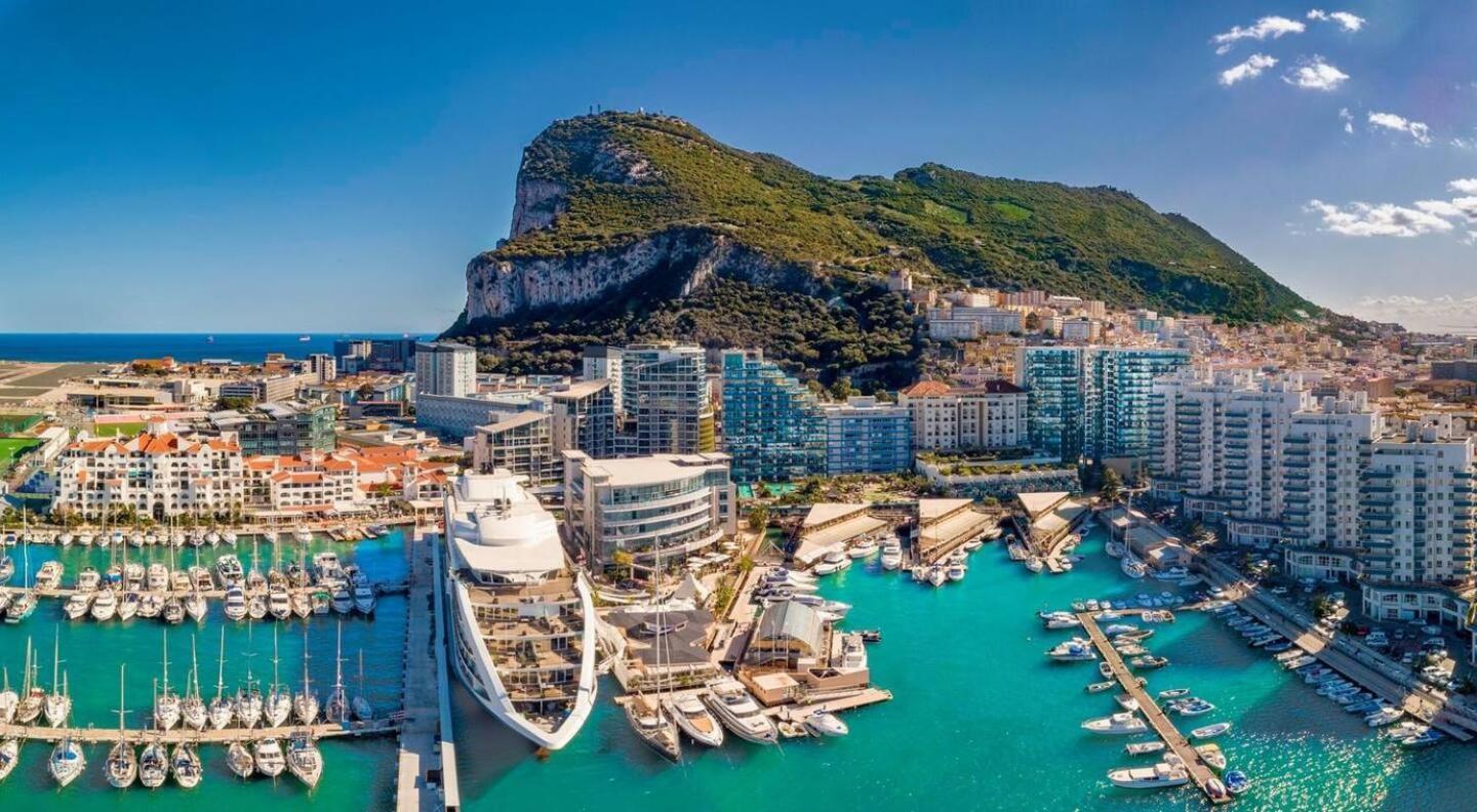 Urban Oasis At Luxurious Ocean Village Gibraltar Buitenkant foto