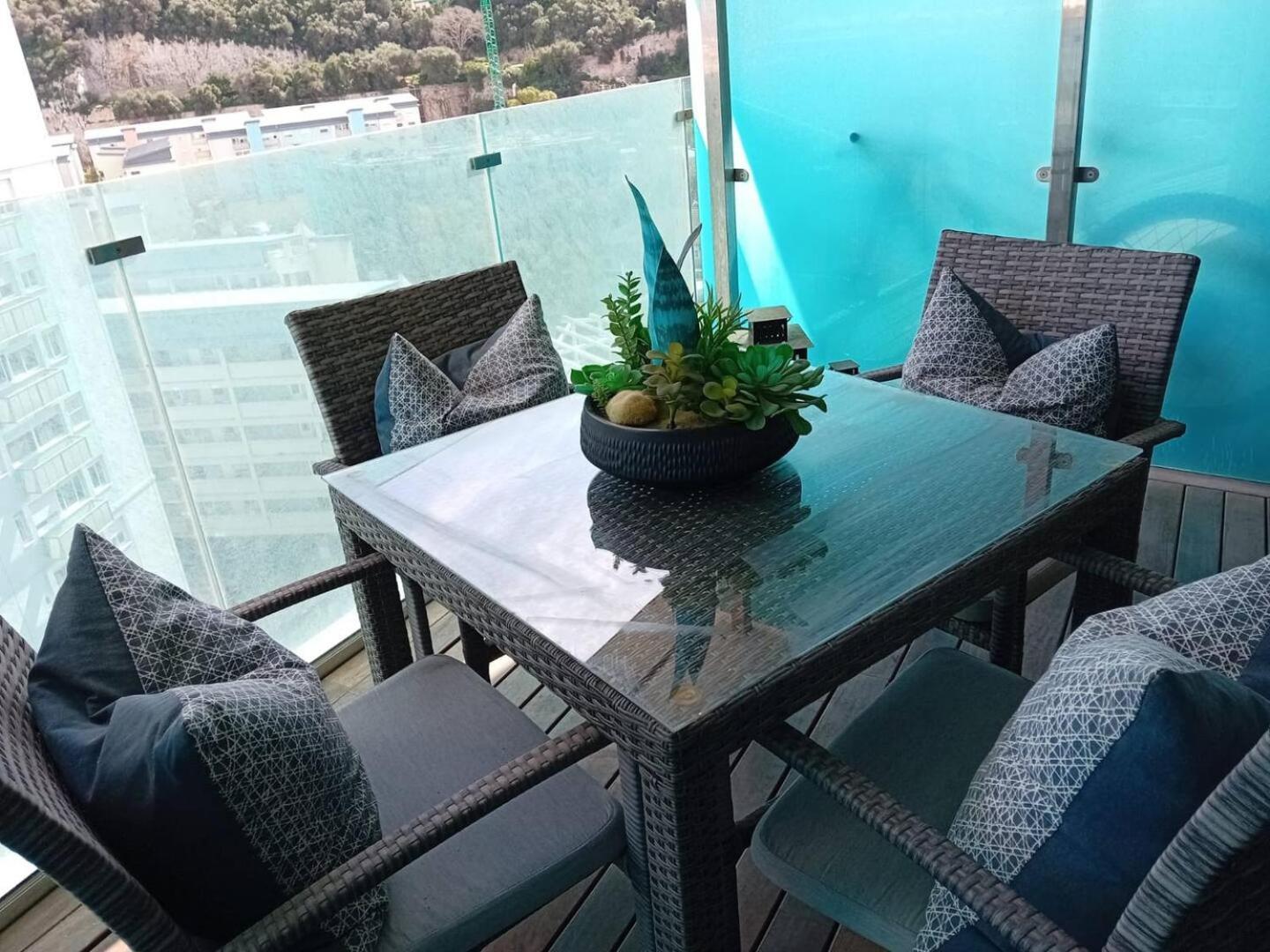 Urban Oasis At Luxurious Ocean Village Gibraltar Buitenkant foto